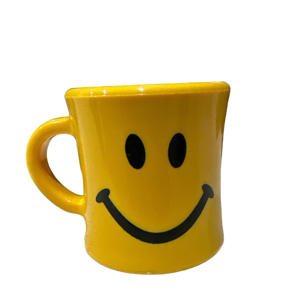 3 Vintage Plastic Smiley mug